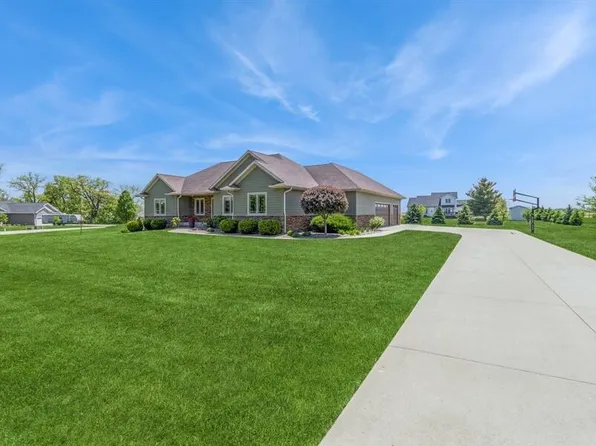 12667 Oakview Heights Dr, Story City, IA 50248