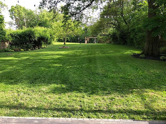 4th image of 1305 Meadowbrook Dr
