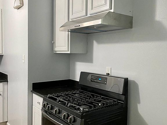 3rd image of 1264 Palm St