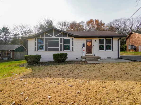 105 Oakwood Ct, Hendersonville, TN 37075
