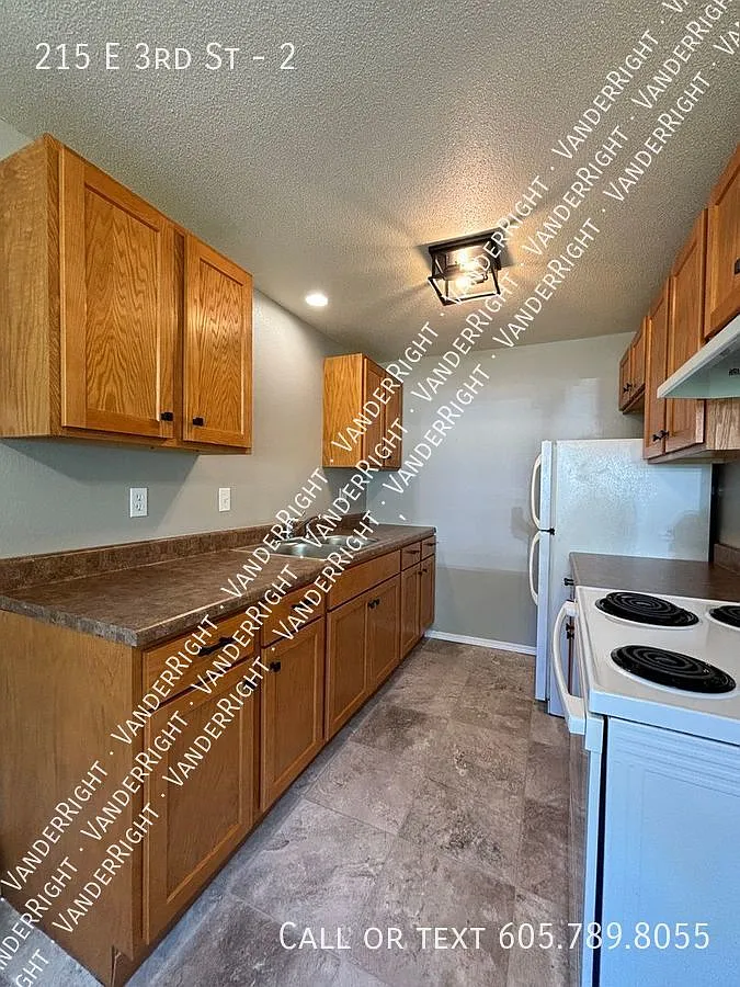 2 Bedroom Renovated Apartment in Canton! — Photo 3