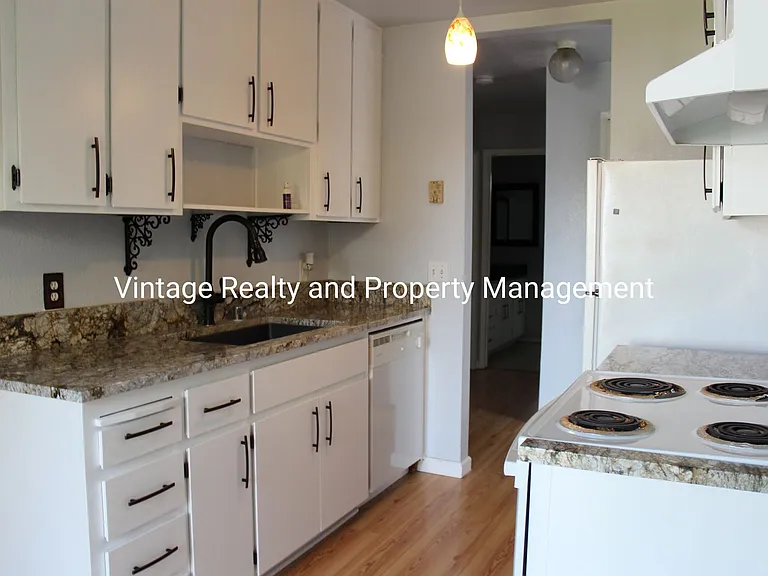 445 Almond Dr #129 — Photo 7