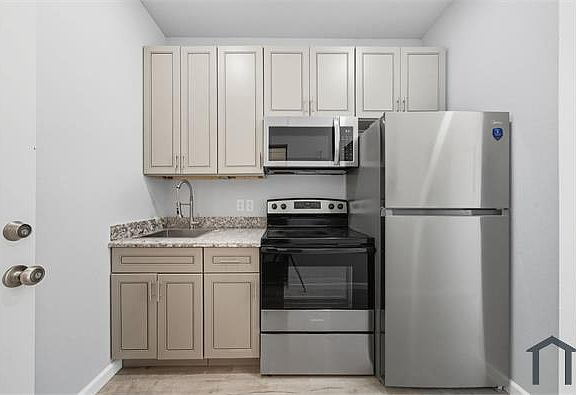 5th image of 624 Avenue H #G