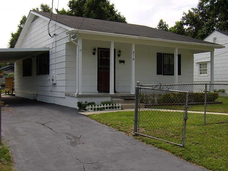 Porch has ceramic tile