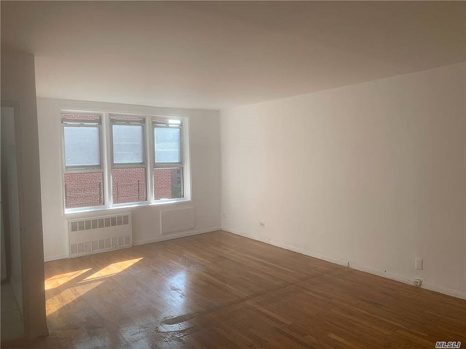 2nd image of 14430 Roosevelt Ave APT 515
