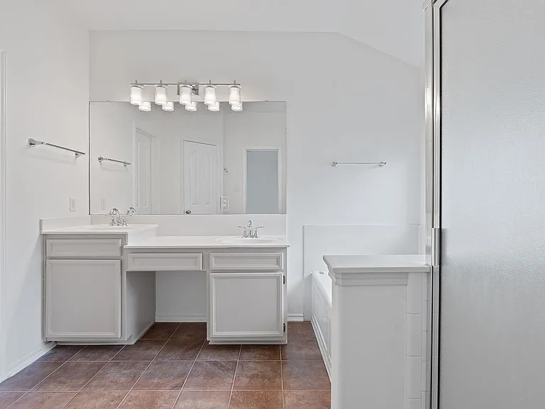 909 Saba Cv — Photo 29