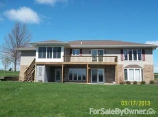 136 N Shore Dr, Petersburg, IL 62675