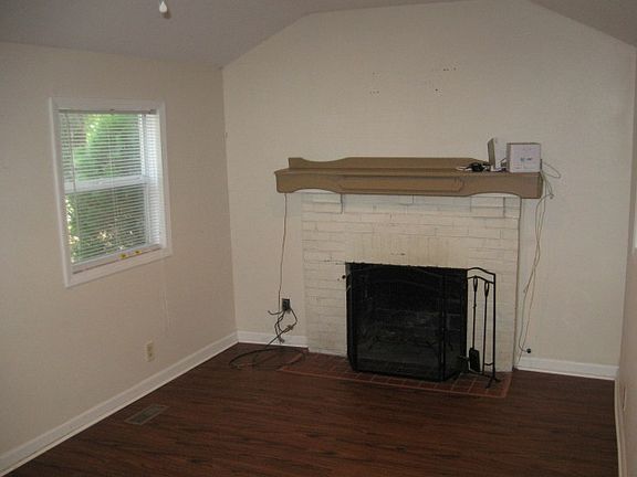 3rd image of 229 Riverwood Dr