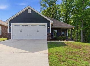 69 N Barnes Field Dr, Hattiesburg, MS 39402