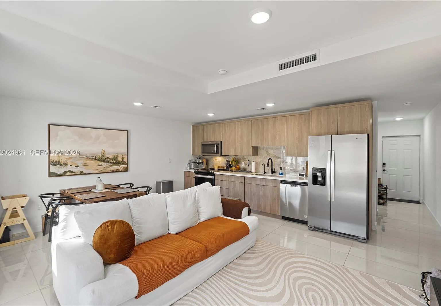 4 bed, 3.0 bath, 1398 sqft, $3,100 — Photo 3