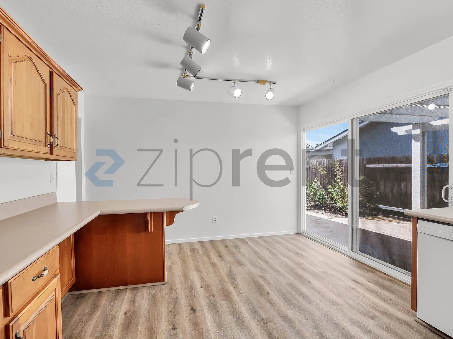 3 bed, 1254 sqft, $4,500 — Photo 4