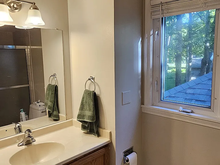 76 Lincolnshire Dr — Photo 16