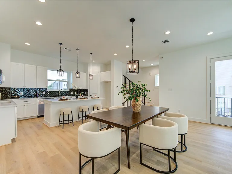 4035 Buck St — Photo 13
