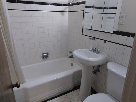 5th image of 1042 N Pearl St APT 204