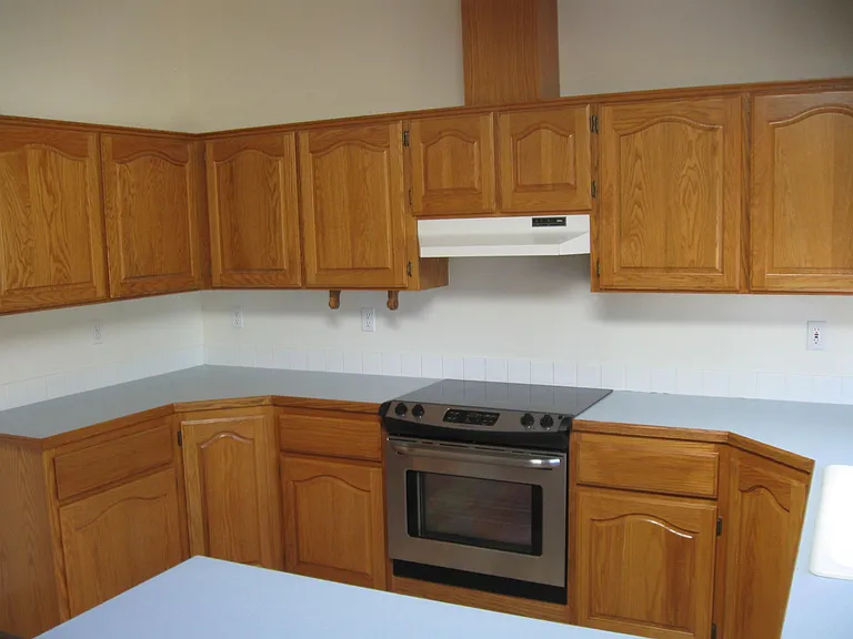 319 SW 28th Ct — Photo 4