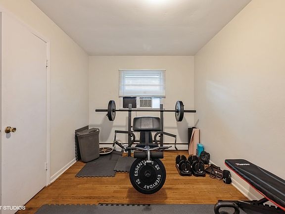 5th image of 140 Newberry Ave