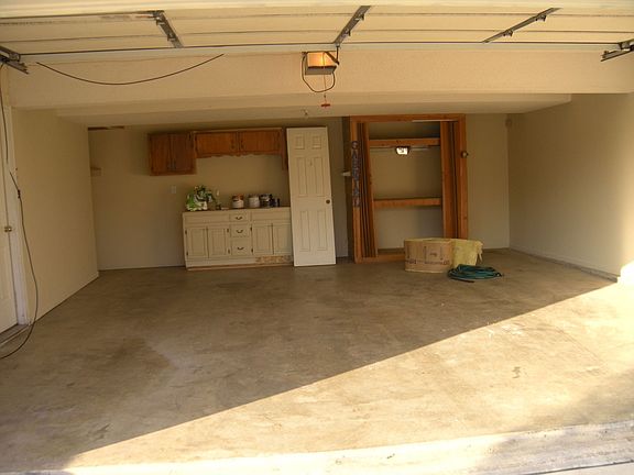 Garage with lots of space of work on projects