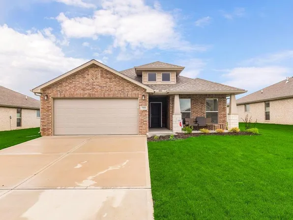 7553 Apache Rd, Shawnee, KS 66227