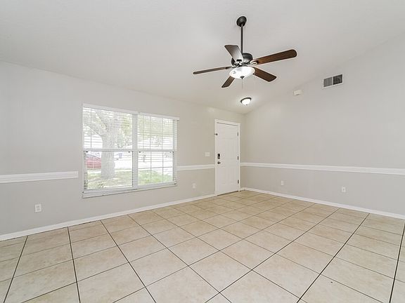 4th image of 926 Willow Run St