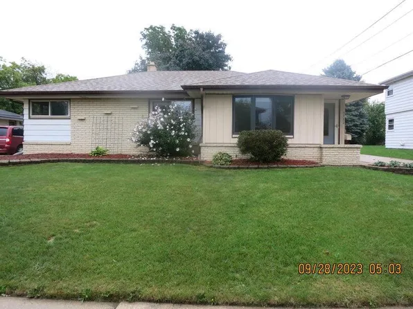 5782 South New York AVENUE, Cudahy, WI 53110