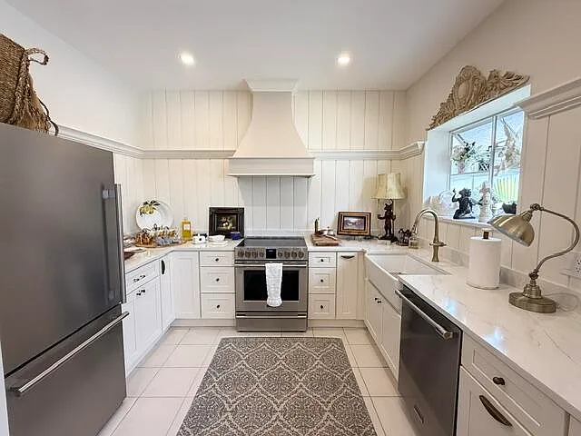 11563 Briarwood Cir #4 — Photo 3