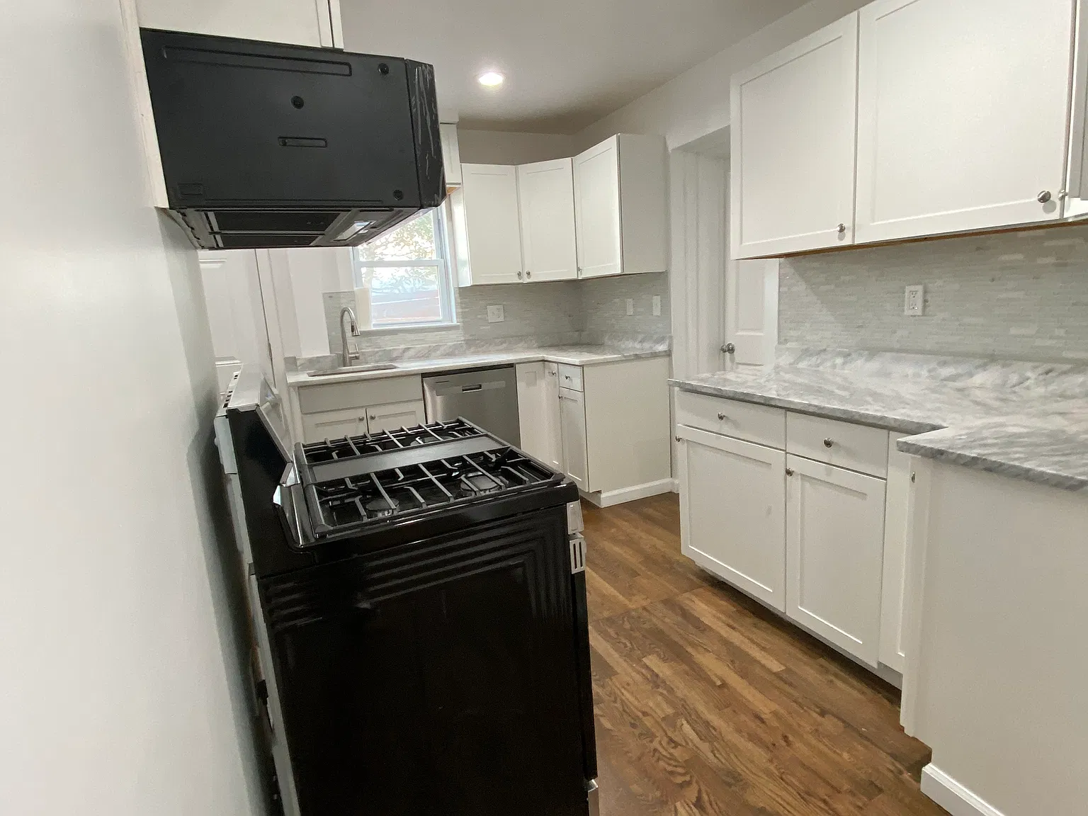 9207 48th Ave — Photo 3
