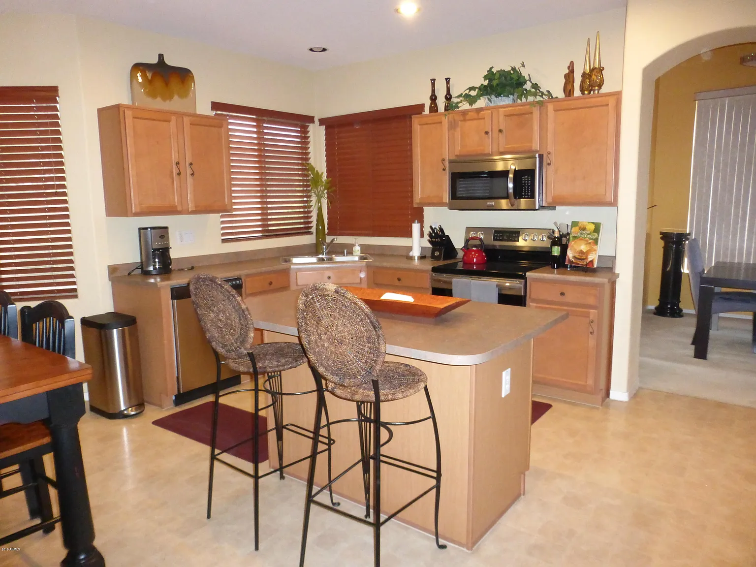 3 bed, 3.0 bath, 2375 sqft, $3,300 — Photo 3