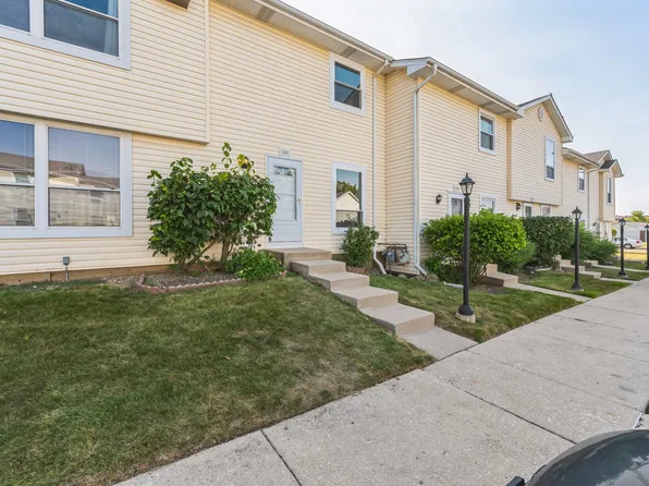 241 Kirkwood Ln, Aurora, IL 60504