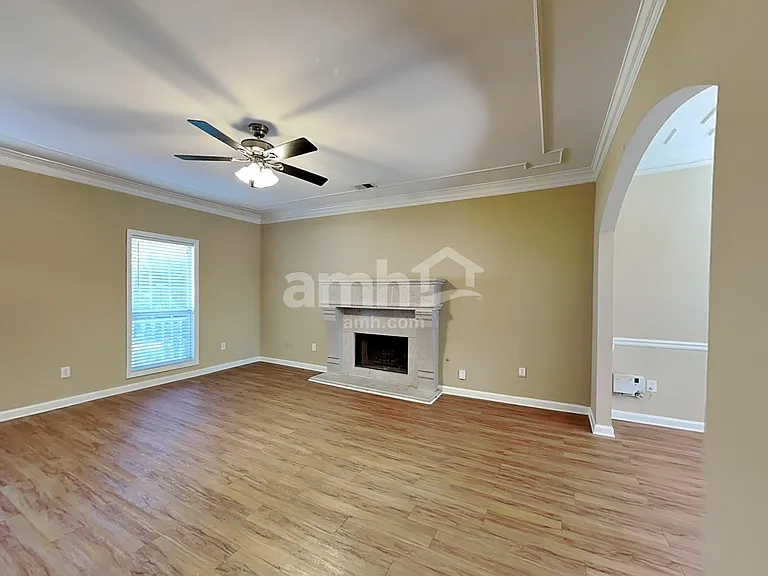 620 Claredon Ct — Photo 10
