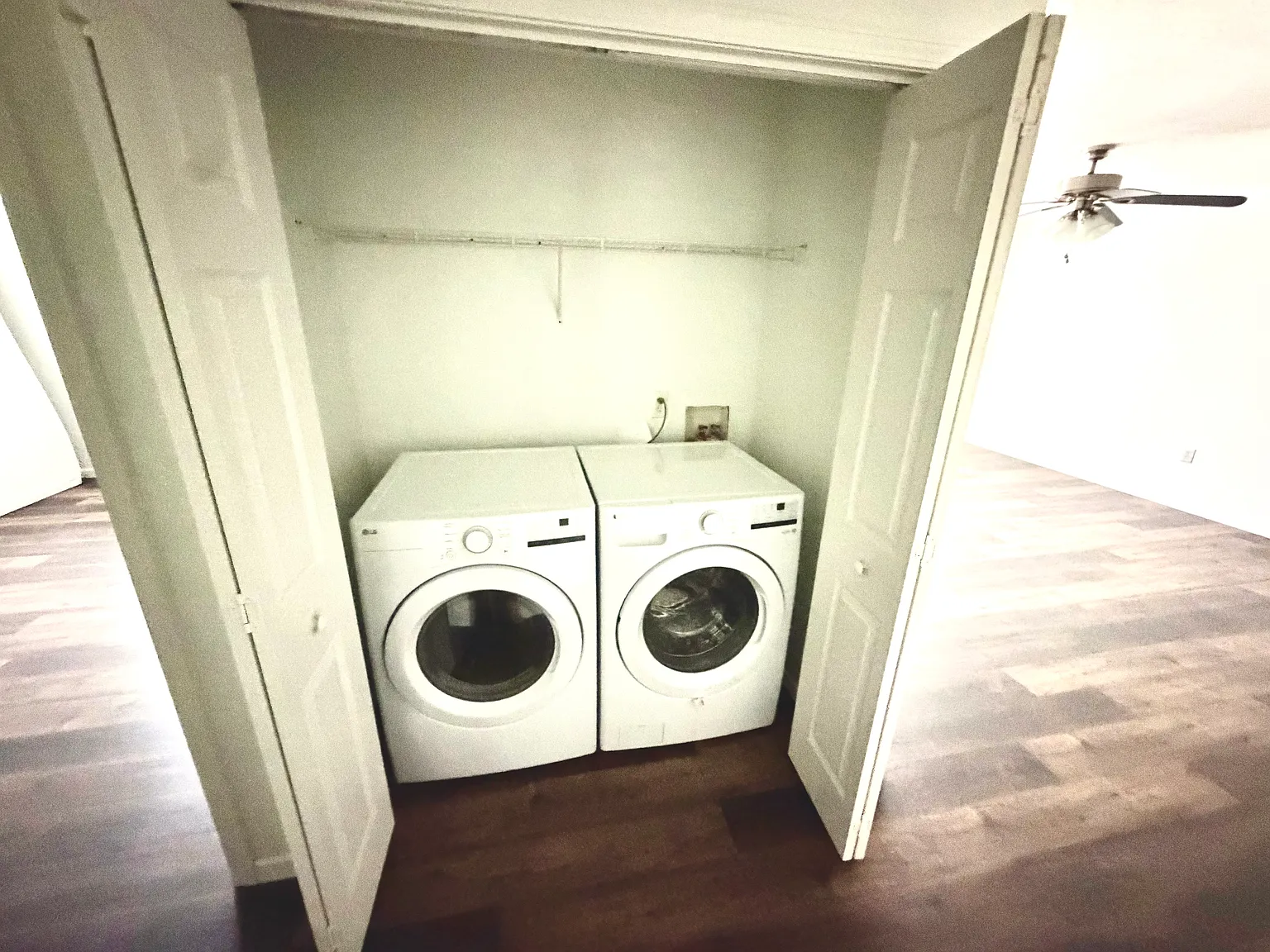2 bed, 1000 sqft, $1,390 — Photo 4