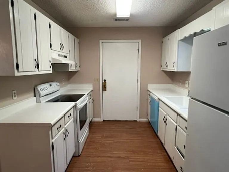 105 Driftwood Ct — Photo 5