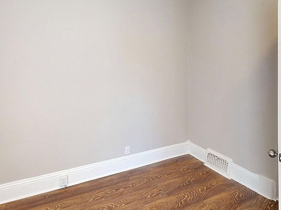 3rd image of 838 Yale St #1