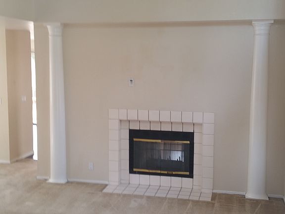3rd image of 942 Bellflower St