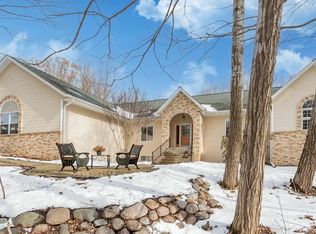 762 Valley Forge DRIVE, Slinger, WI 53086