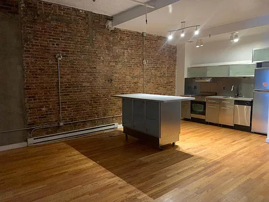 Rented by Tip Top Realty Corp | media 6