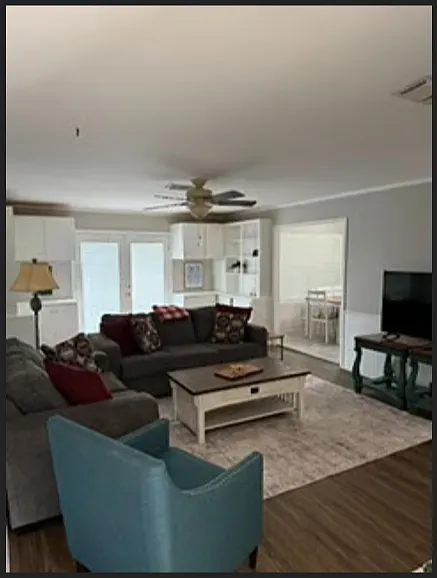 3 bed, 1642 sqft, $4,000 — Photo 3