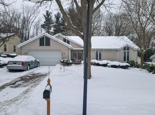 812 Compass Dr, Erie, PA 16505