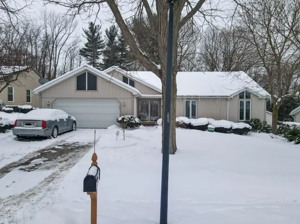 812 Compass Dr, Erie, PA 16505