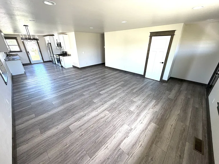 2865 Ashley Ave — Photo 3