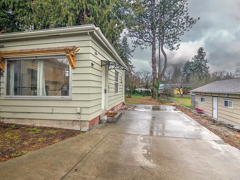 617 N Laventure Rd #B — Photo 12