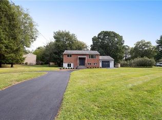 9 Glenside Dr, New City, NY 10956