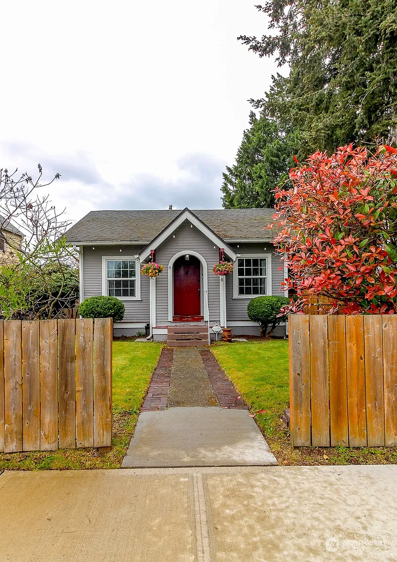318 D Street SE photo 1