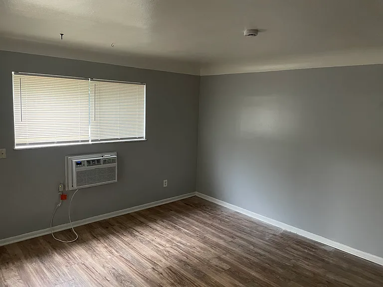 Diamond Creek Apartments — Photo 7