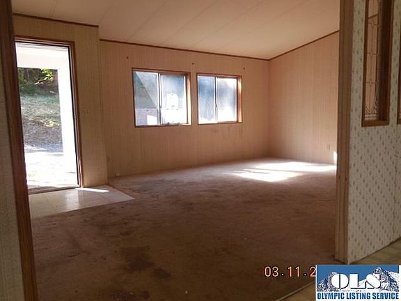 2nd image of 40 Breezy Ln