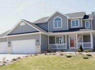 1376 Circle Dr, Sun Prairie, WI 53590