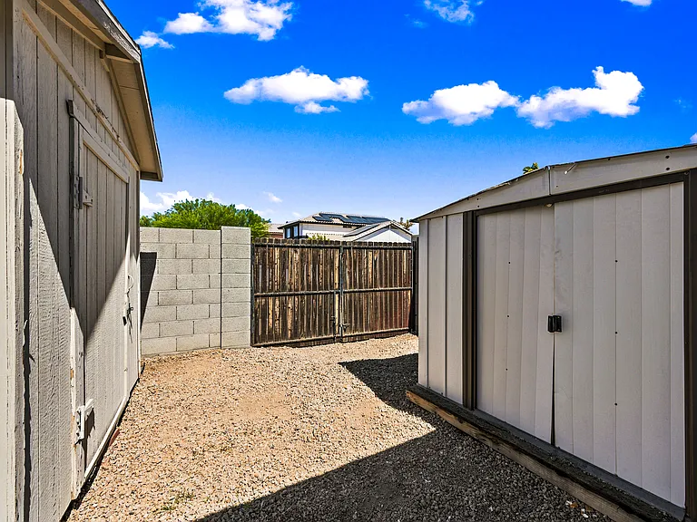 3902 W Surrey Ave — Photo 27