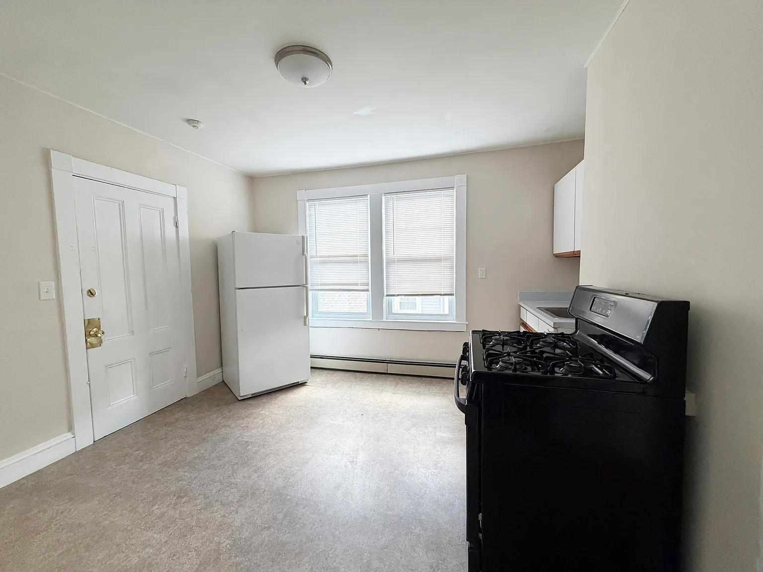 2 bed, 800 sqft, $2,300 — Photo 2