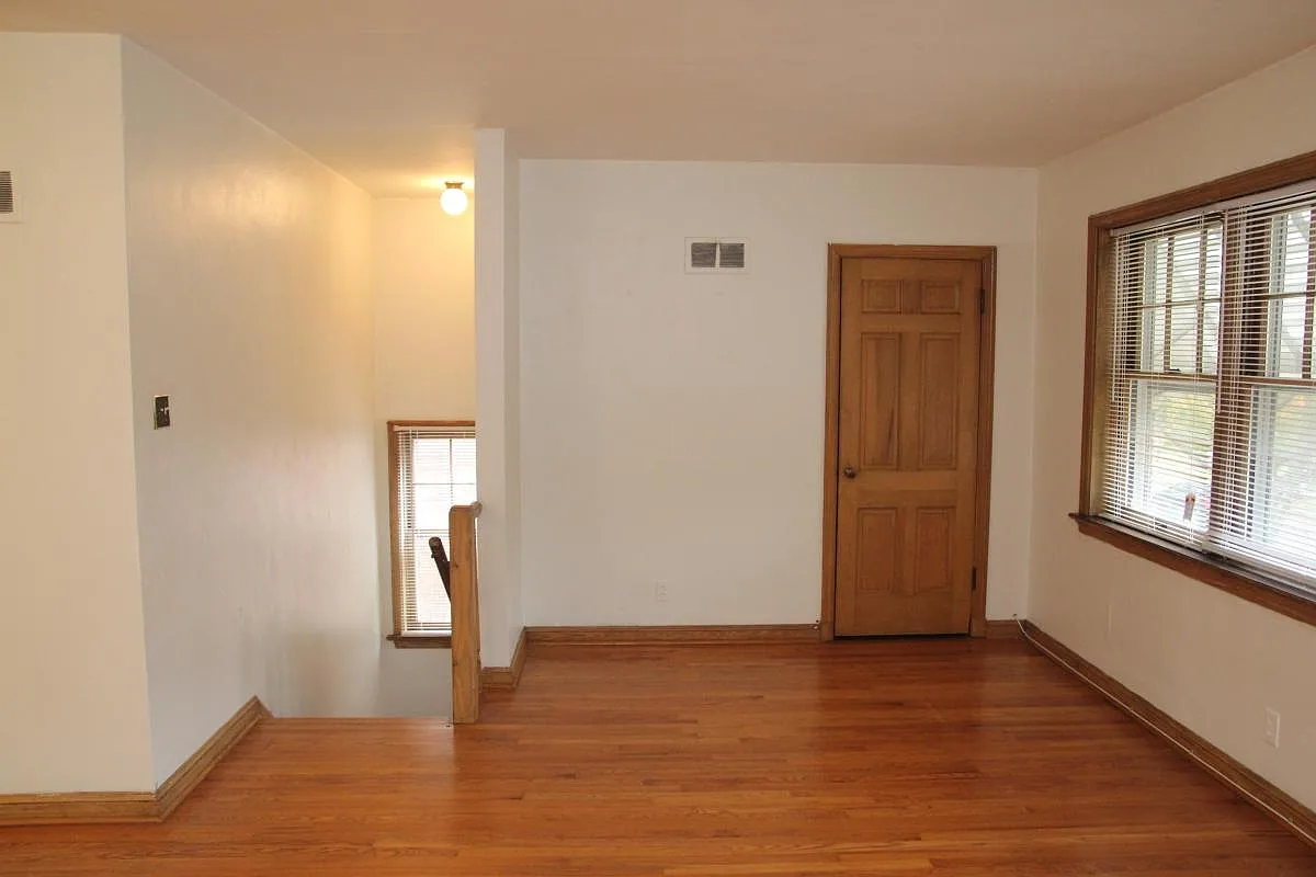 2 bed, 1075 sqft, $1,195 — Photo 3