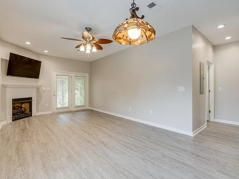 176 S Austin Springs Rd — Photo 5