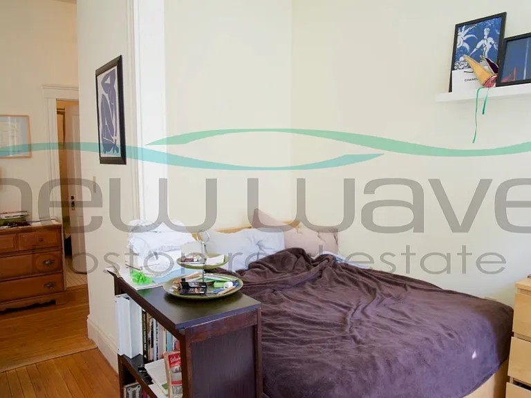 51 Queensberry St #11 — Photo 3